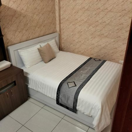 Roma Hotel Noi Bai airport Hanoi Esterno foto