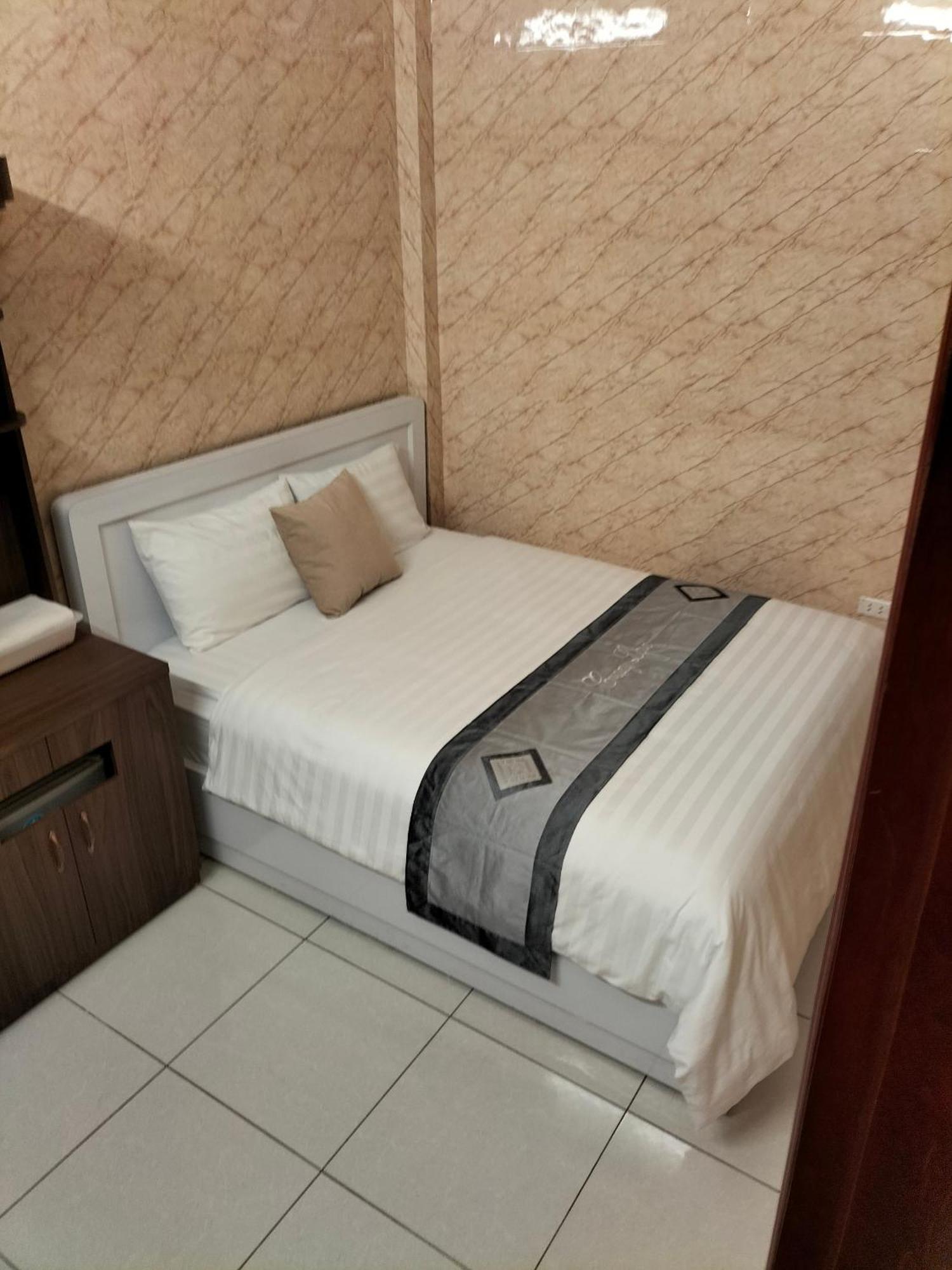 Roma Hotel Noi Bai airport Hanoi Esterno foto